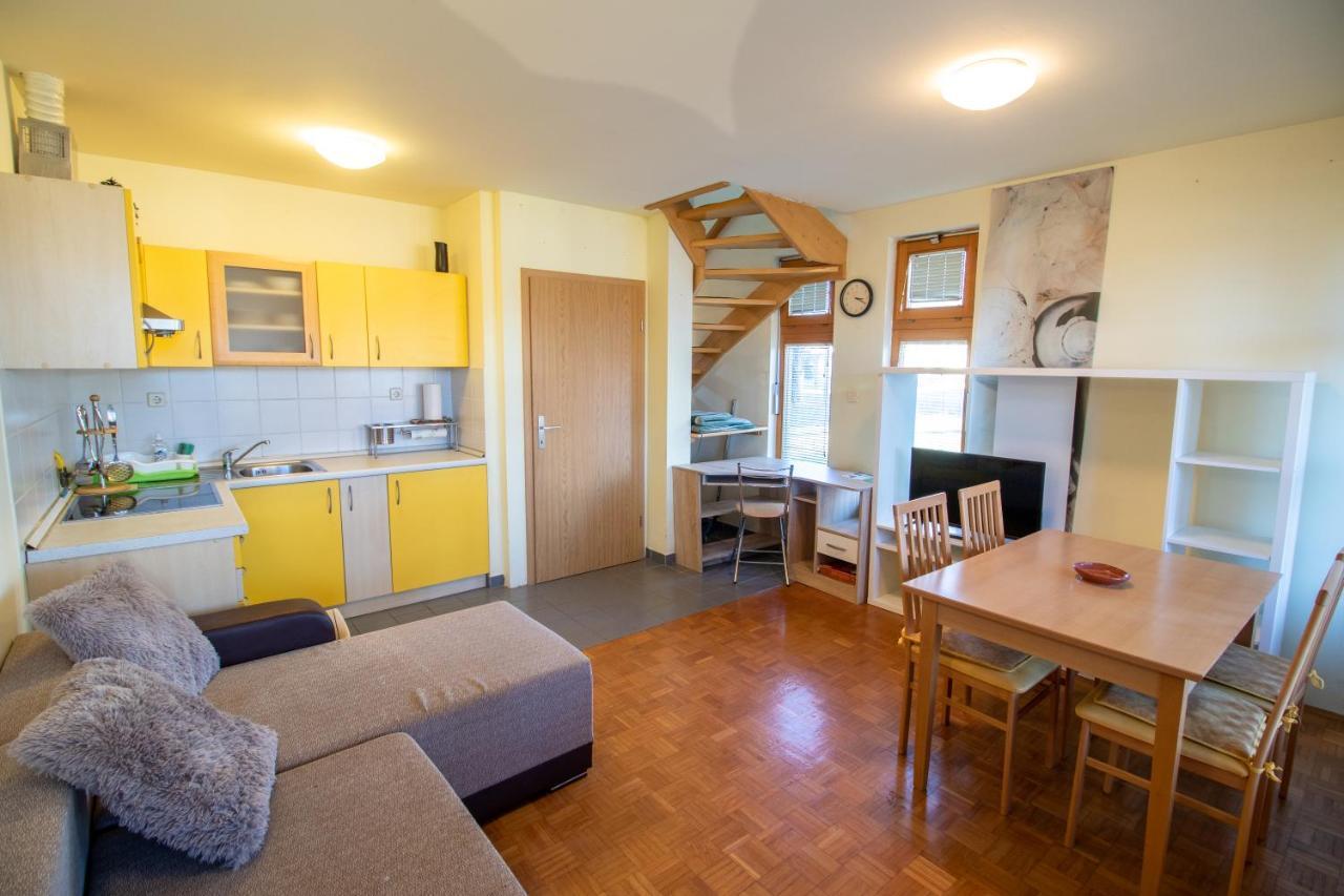 Relax Apartment In Banovci Veržej Eksteriør bilde
